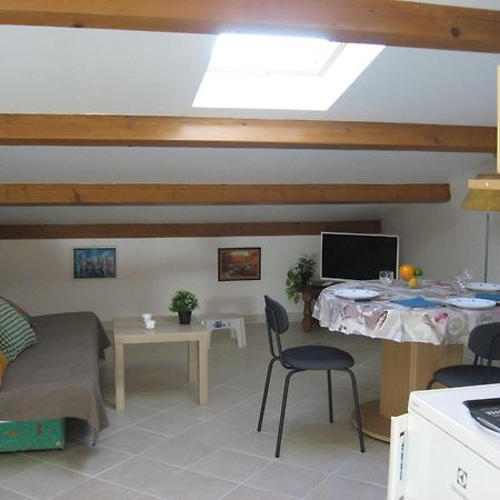 Apartamento T 2 Avec Velux Sous Les Combes De 34 M2 La Londe-les-Maures Exterior foto